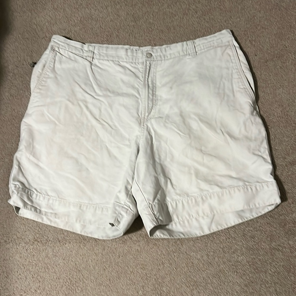 Relaxed and comfy Columbia sportswear company. Cargo shorts.